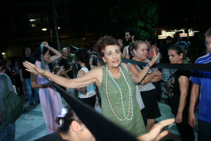 The public movement positions the center for digital art holon israel 700x