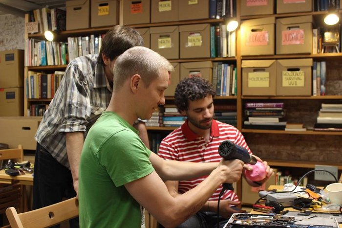 Repaircafe at aalto fablab credit paivi raivio 700x